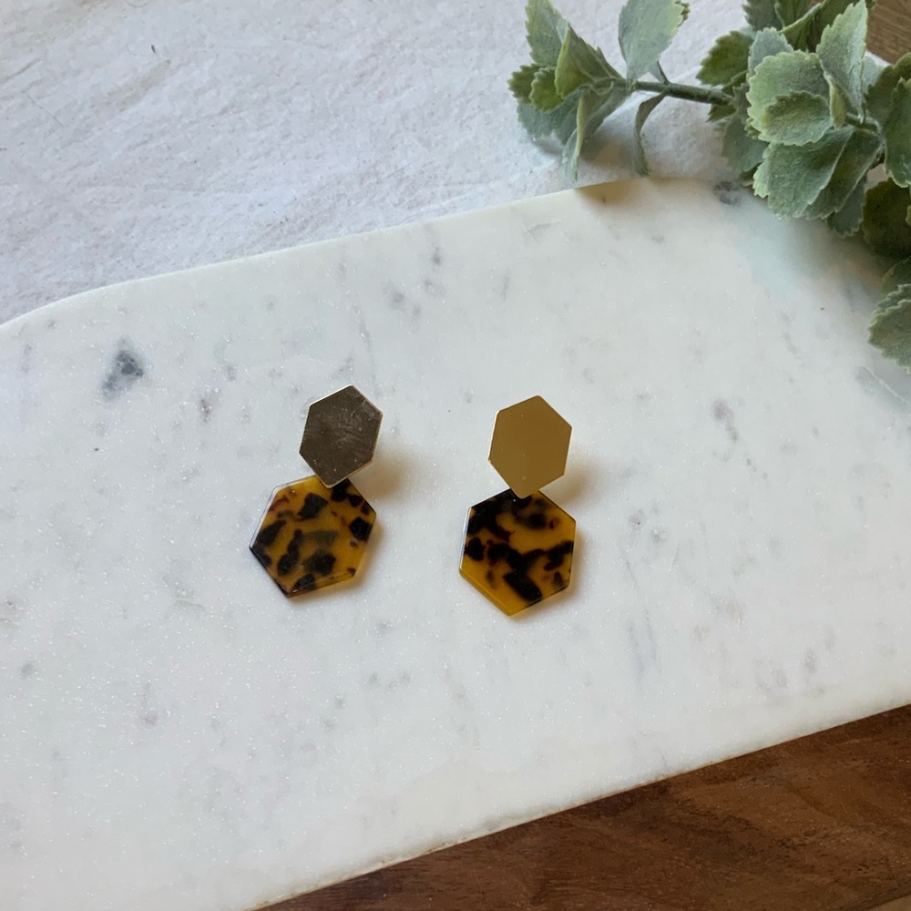 The Sophia - Geometric Acrylic Tortoise Earrings - Picture 4 of 7